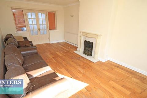 3 bedroom semi-detached house to rent, Kingsway Eccleshill, Bradford, West Yorkshire, BD2