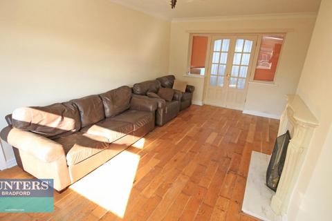 3 bedroom semi-detached house to rent, Kingsway Eccleshill, Bradford, West Yorkshire, BD2