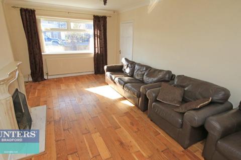 3 bedroom semi-detached house to rent, Kingsway Eccleshill, Bradford, West Yorkshire, BD2