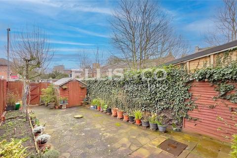4 bedroom end of terrace house to rent, Crawford Avenue, Wembley, HA0