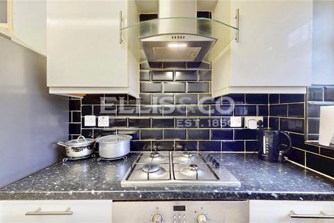 4 bedroom end of terrace house to rent, Crawford Avenue, Wembley, HA0