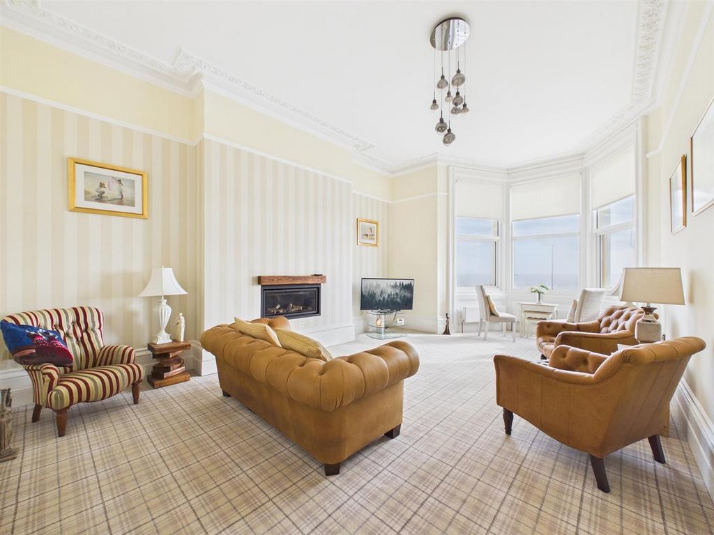 Lounge 1.jpg