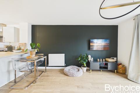 2 bedroom end of terrace house for sale, Roberts Drive, Haverhill, Suffolk