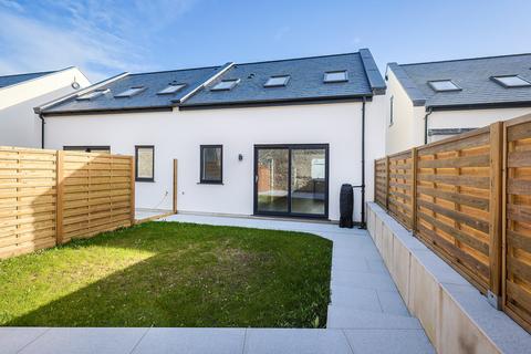 Les Bas Courtils Road, St Sampson's, Guernsey, GY2