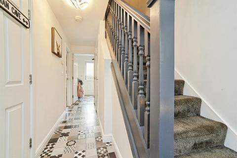 3 bedroom townhouse for sale, Grove Mill Drive, Keighley BD21