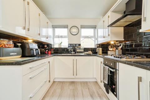 3 bedroom townhouse for sale, Grove Mill Drive, Keighley BD21
