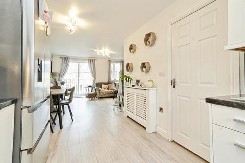 3 bedroom townhouse for sale, Grove Mill Drive, Keighley BD21