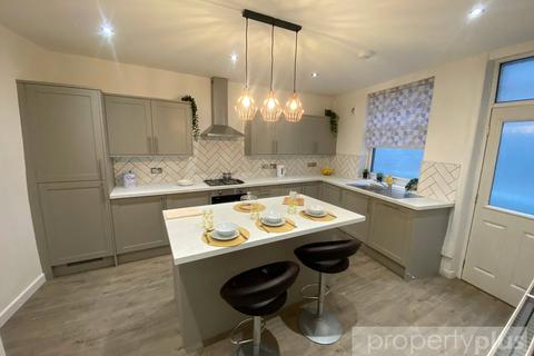 4 bedroom detached house for sale, Court Street, Tonypandy, CF40