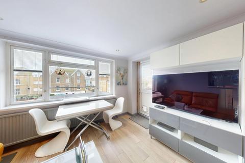 2 bedroom flat for sale, Cheriton Gardens, Folkestone, Kent, CT20