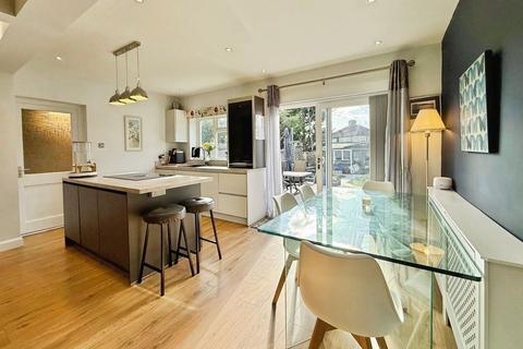3 bedroom semi-detached house for sale, Woodhurst Avenue, Watford WD25