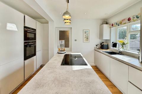 3 bedroom semi-detached house for sale, Woodhurst Avenue, Watford WD25