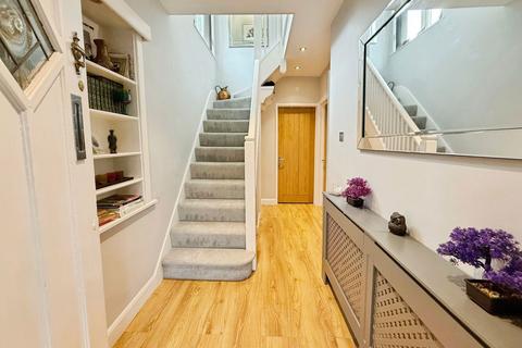 3 bedroom semi-detached house for sale, Woodhurst Avenue, Watford WD25