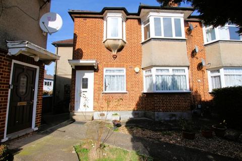 3 bedroom maisonette to rent, Woodgrange Close, Kenton