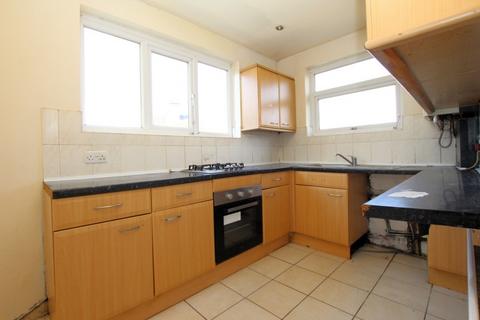 3 bedroom maisonette to rent, Woodgrange Close, Kenton