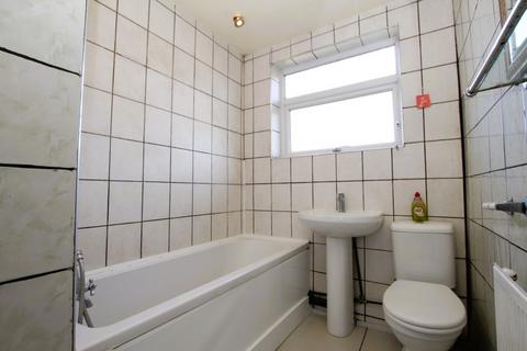 3 bedroom maisonette to rent, Woodgrange Close, Kenton