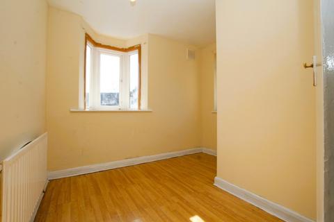 3 bedroom maisonette to rent, Woodgrange Close, Kenton