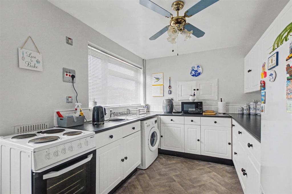 Kitchen 1.jpeg