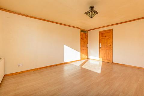 3 bedroom ground floor flat for sale, 4/2 Calder View, Edinburgh, EH11 4HU