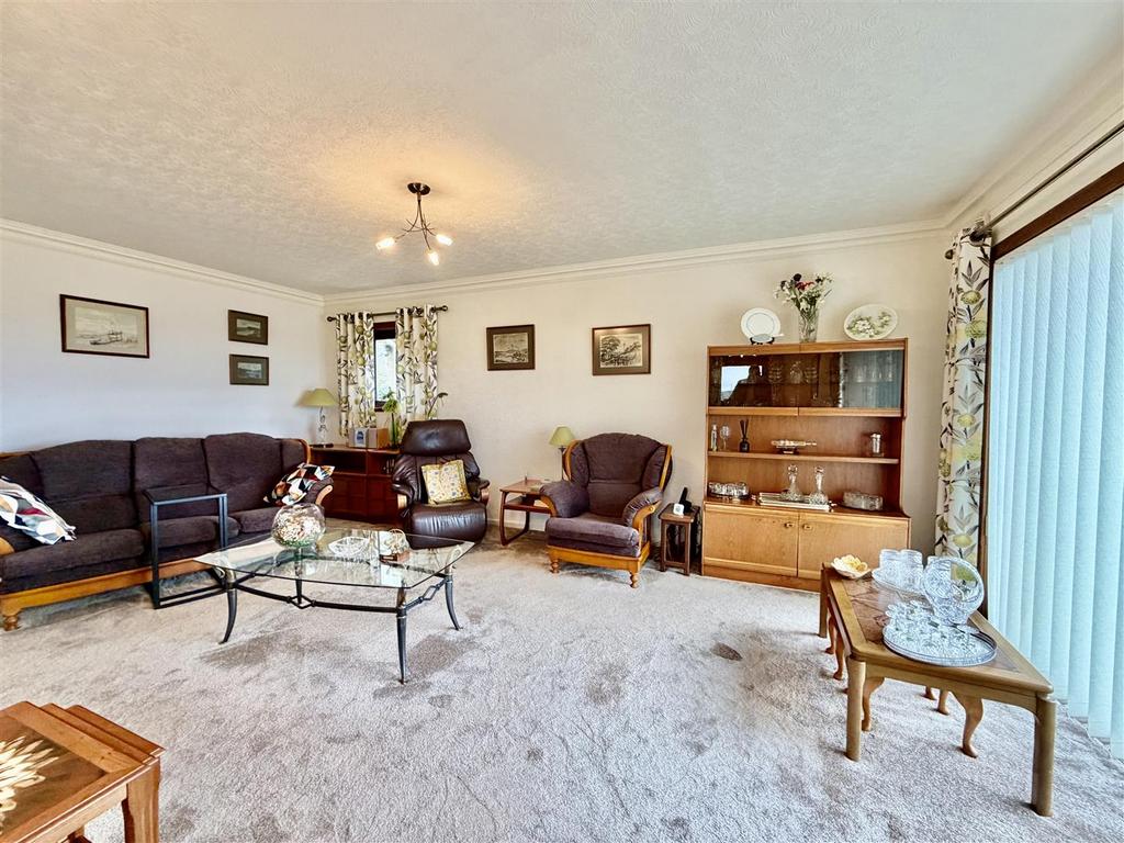 Living/dining room