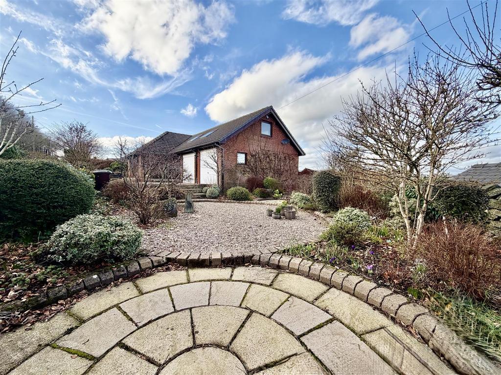 FRONT EXTERNAL &amp; DRIVEWAY