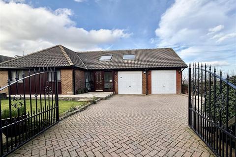undefined, Blackmoorfoot, Linthwaite HD7
