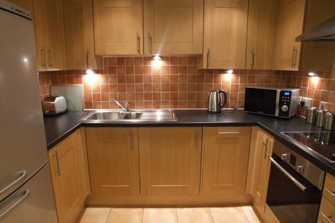 2 bedroom flat to rent, WOKING