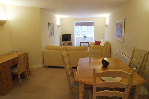 2 bedroom flat to rent, WOKING