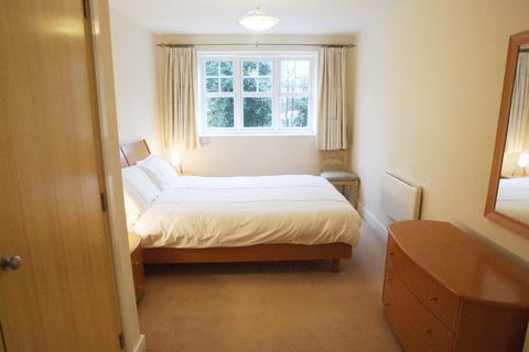 2 bedroom flat to rent, WOKING