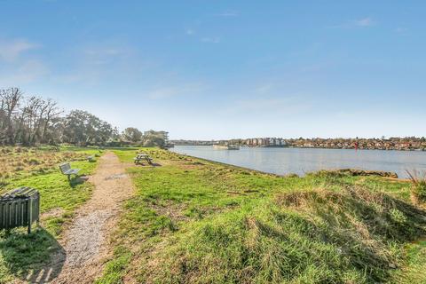 2 bedroom flat for sale, 52 Vespasian Road, Southampton SO18