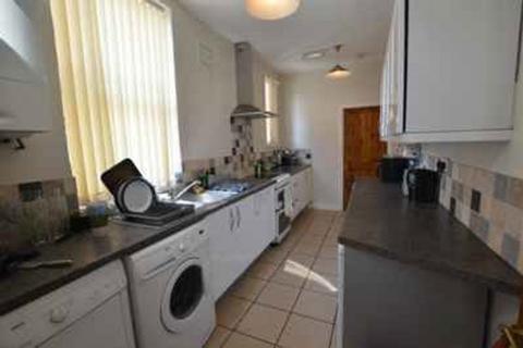 3 bedroom terraced house to rent, Knighton Fields Road East, Leicester