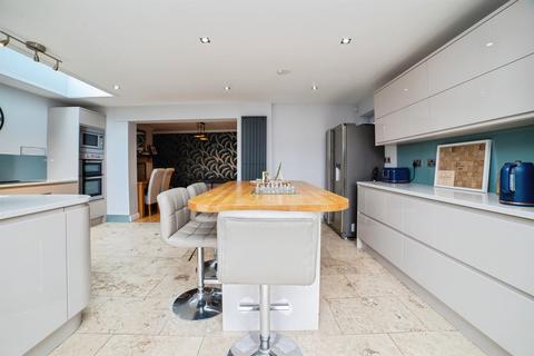 4 bedroom semi-detached house for sale, Heanor Road, Ilkeston DE7