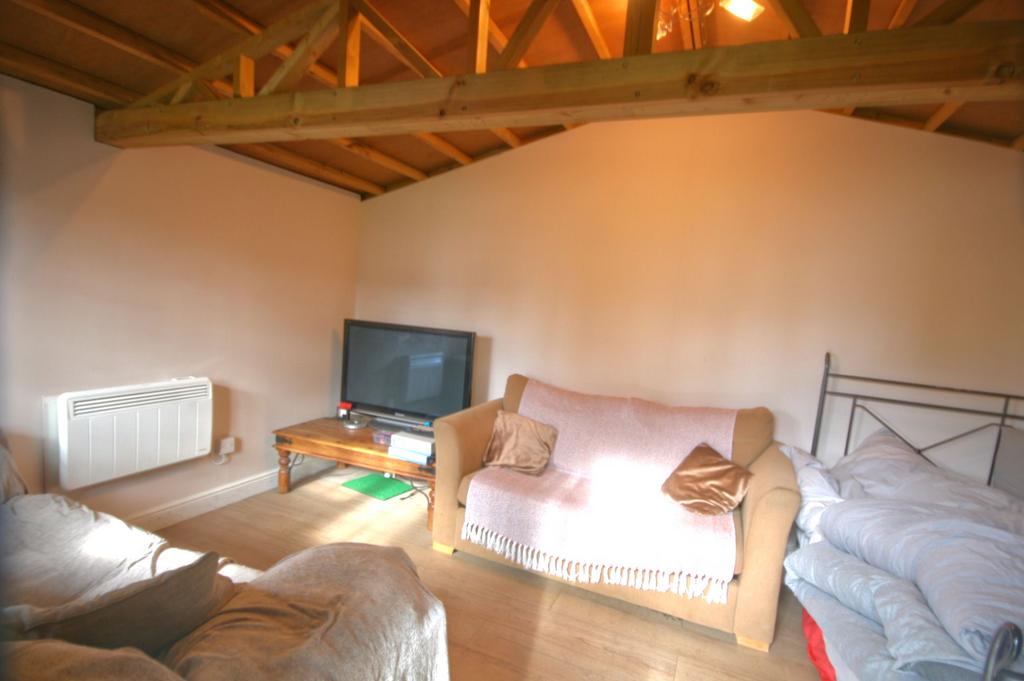 Photograph 12