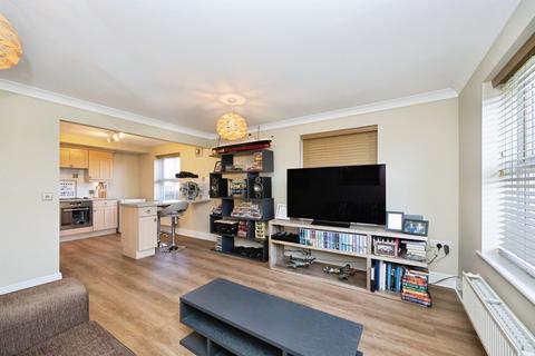 2 bedroom ground floor flat for sale, Hurst Road, Kennington, Ashford