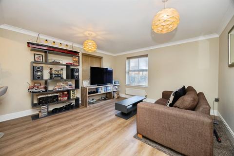 2 bedroom ground floor flat for sale, Hurst Road, Kennington, Ashford