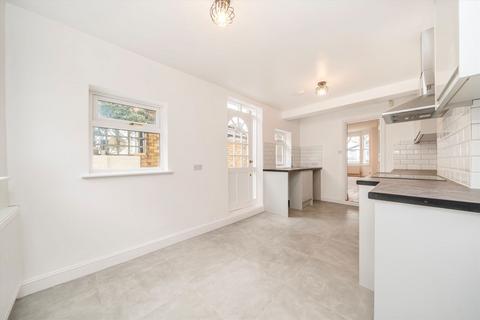 4 bedroom terraced house to rent, Mendora Road, London SW6