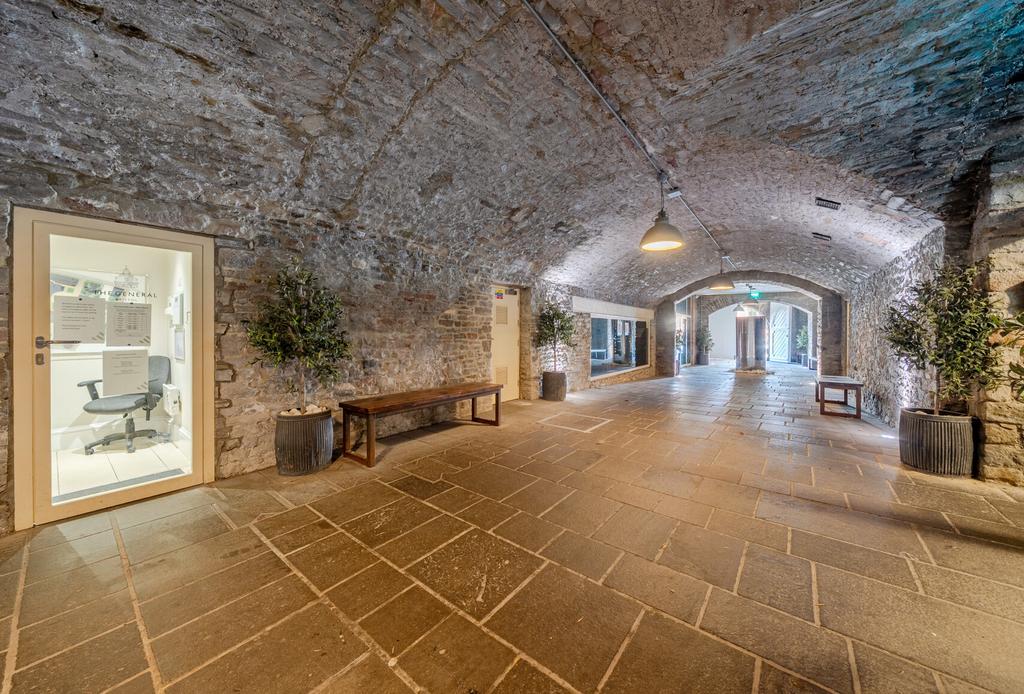 1417347-16-699d92...