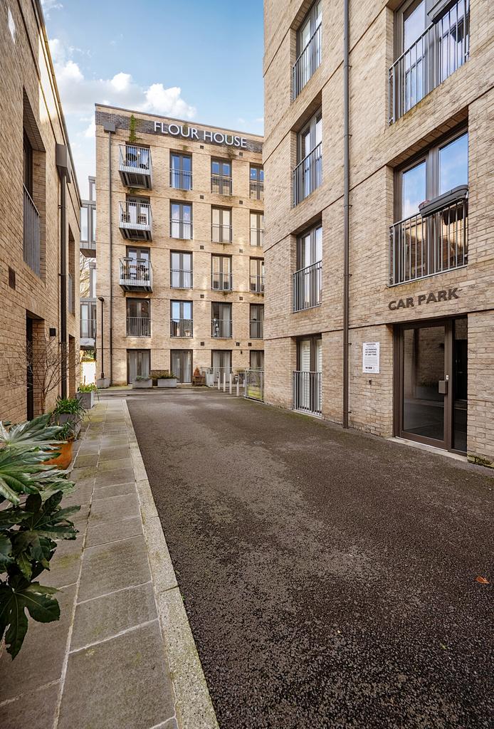 1417347-21-699d92...