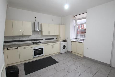 2 bedroom terraced house to rent, Beverley Road, Bolton BL1