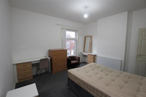 2 bedroom terraced house to rent, Beverley Road, Bolton BL1