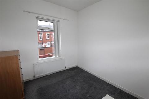 2 bedroom terraced house to rent, Beverley Road, Bolton BL1