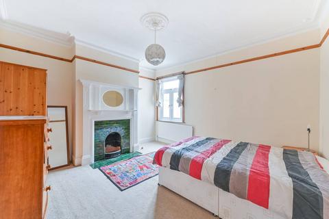 4 bedroom flat to rent, Beverstone Road, Brixton, London, SW2