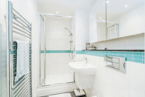 3 bedroom flat to rent, Freshmans House, Queen Mary Avenue, London, E18