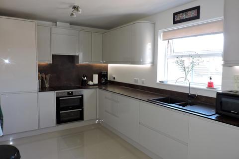 3 bedroom flat to rent, Antigua Close, Sovereign Harbour South, BN23