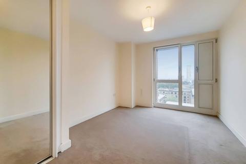3 bedroom flat to rent, Jefferson Plaza, Bow, London, E3