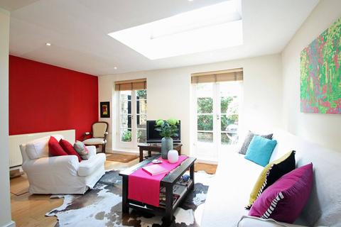2 bedroom flat to rent, Kyrle Road, Between the Commons, London, SW11