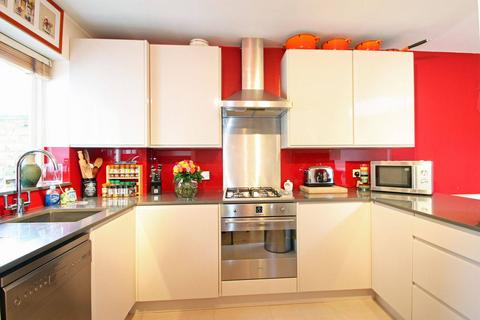 2 bedroom flat to rent, Kyrle Road, Between the Commons, London, SW11