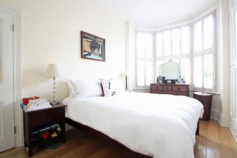 2 bedroom flat to rent, Kyrle Road, Between the Commons, London, SW11