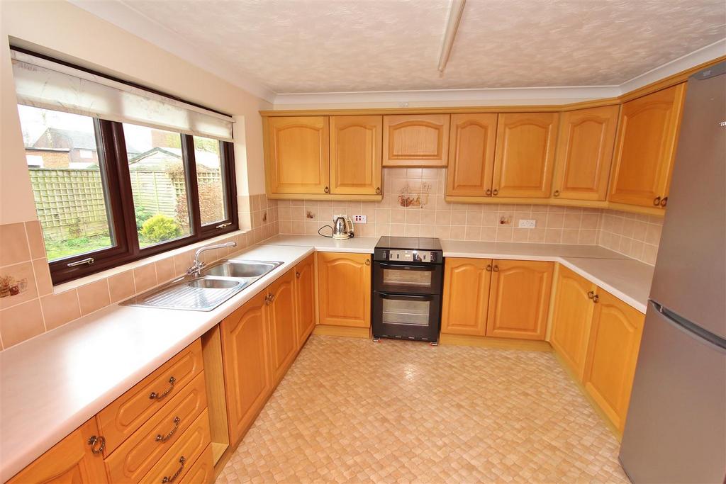 27 Walkling Way, Milton, kitchen.JPG