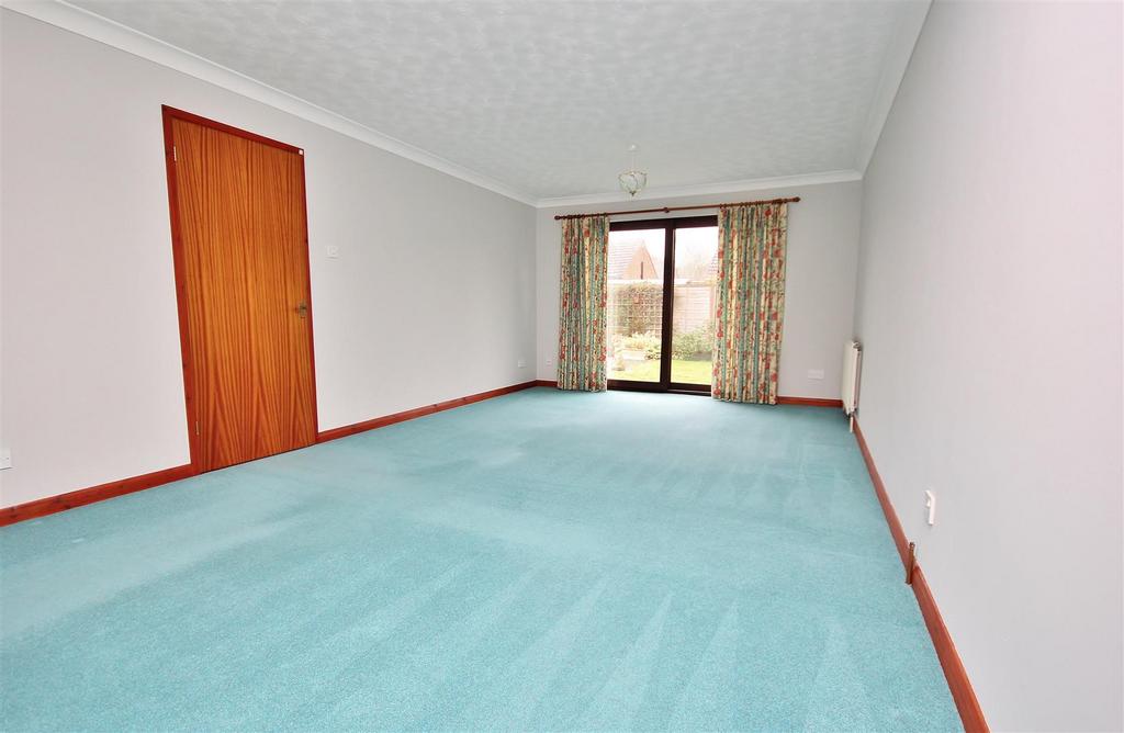 27 Walkling Way, Milton, lounge.JPG