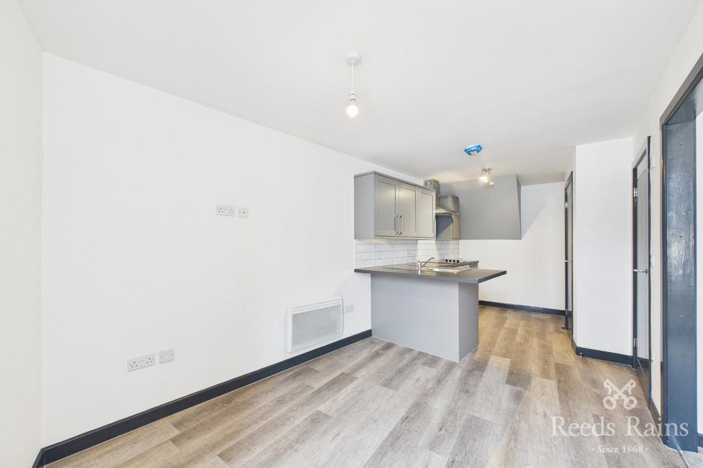 Lounge/Dining Area